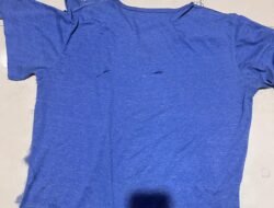 "Kondisi baju yang dikenakan SJ saat insiden penyerangan terjadi pada 23 Februari 2026. Tampak sejumlah robekan yang diduga kuat akibat sabetan senjata tajam dari pelapor (SL) sebelum akhirnya SJ membela diri."