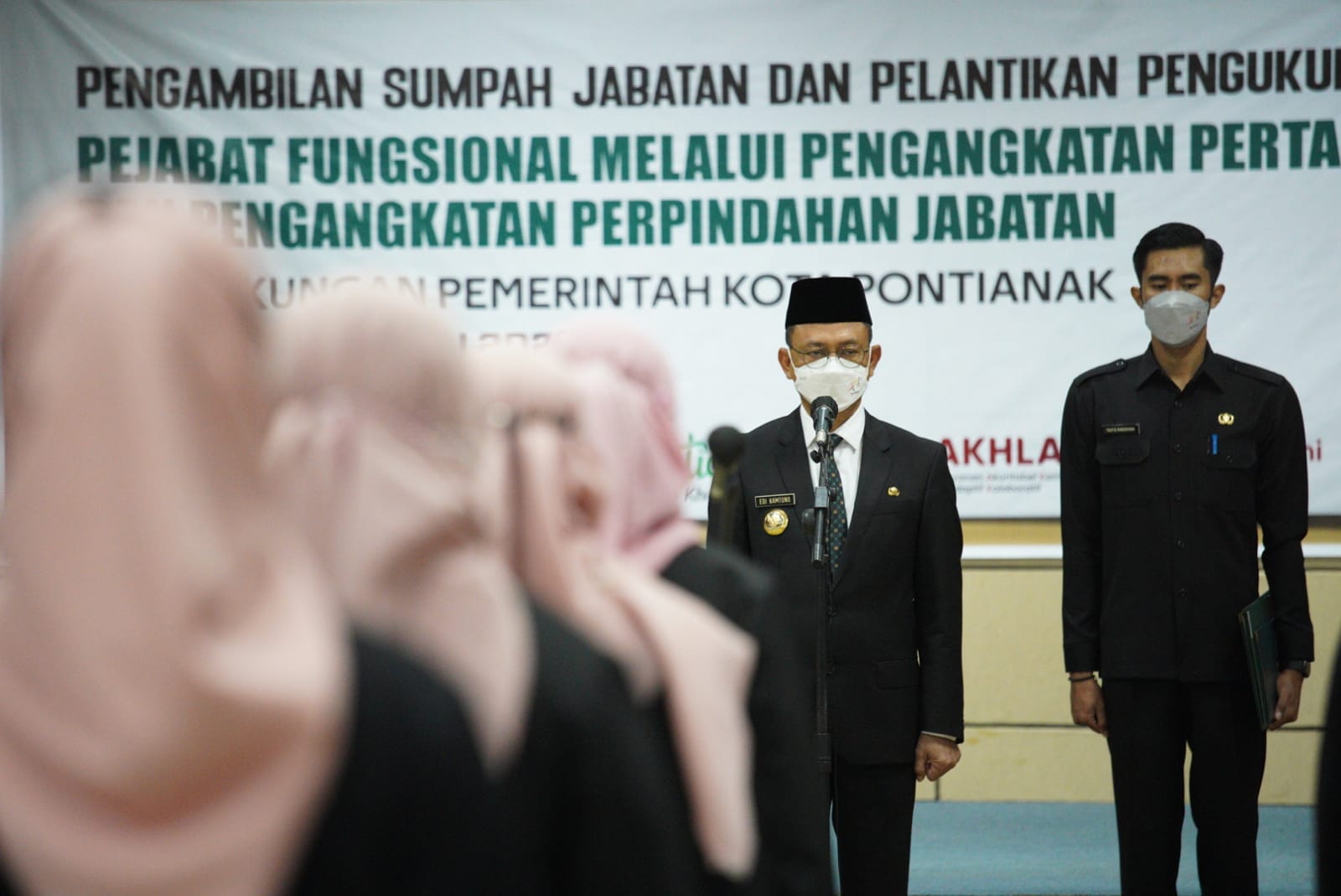Front Office Jangan Pelit Senyum
