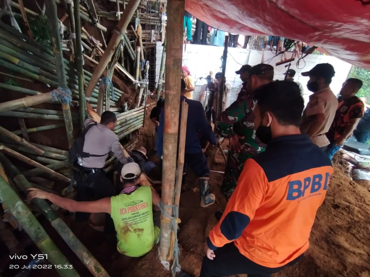 Tanah Longsor di Sukabumi 'Telan' Dua Pekerja Bangunan
