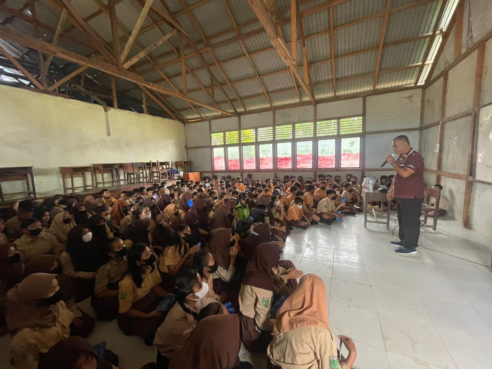 Pelajar "Digeruduk" Polres Sintang Soal Bahaya Narkoba