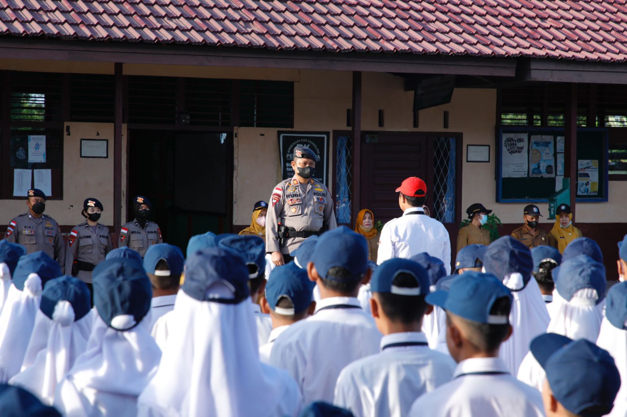Brimob Kalbar Go To School