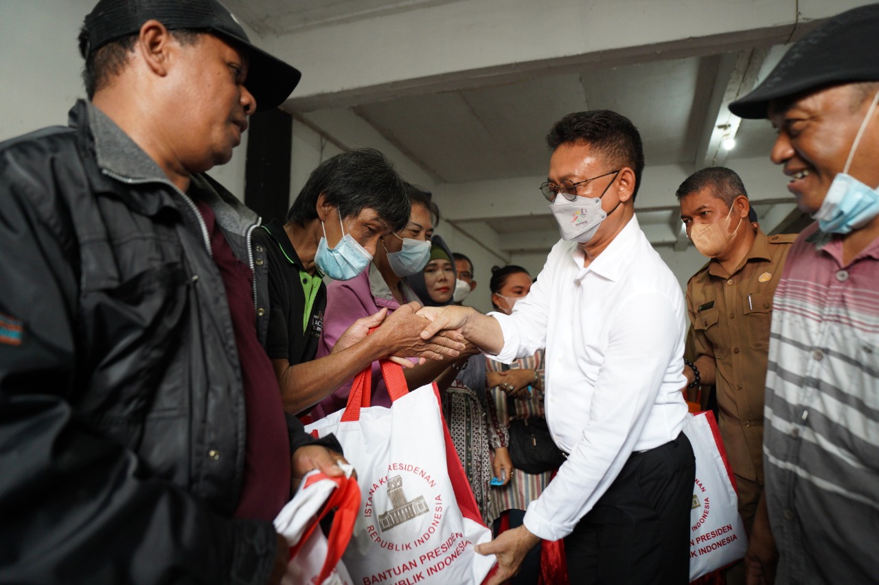 Edi Kamtono Sampaikan Titipan Paket dari Presiden
