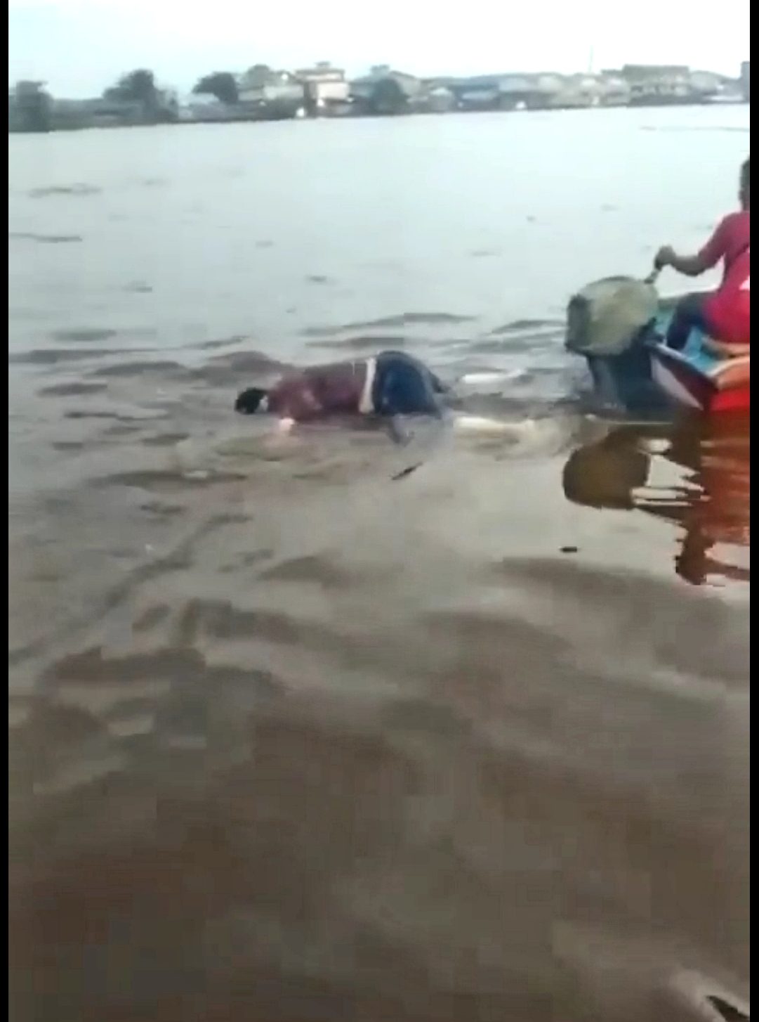 Jasad Yopi Ditemukan Mengambang Ddidepan Pelabuhan Senghie