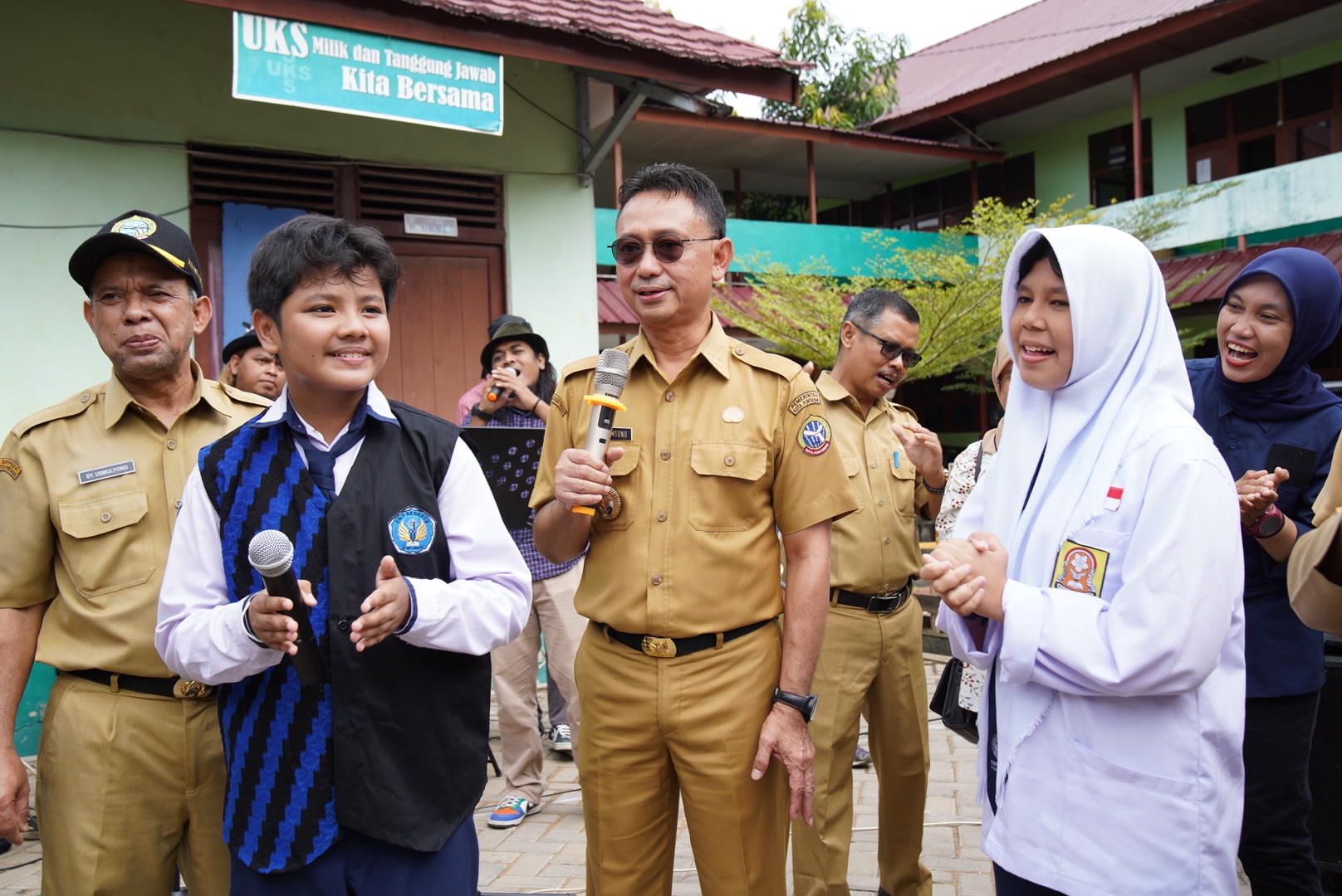 Kado Istimewa Edi Kamtono untuk Joe Vandes,Ladeni Nyanyi Bareng