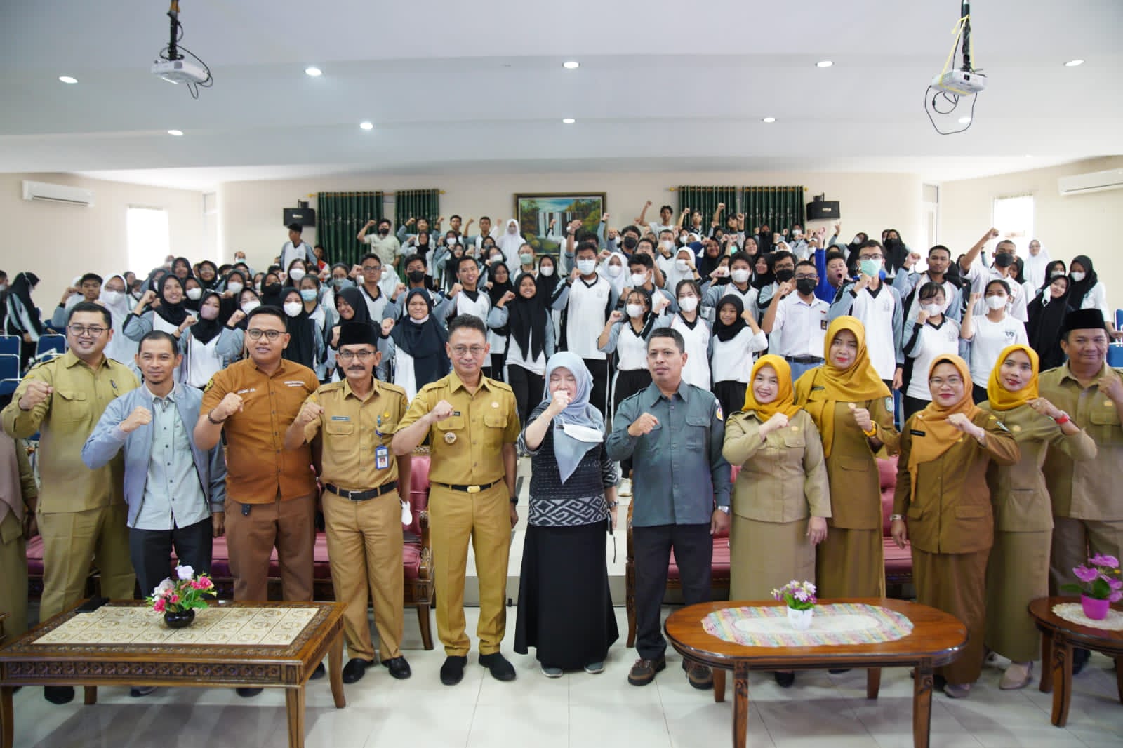 Giliran Di SMA 1 Edi Kamtono Ajak Pemilih Pemula Miliki Wawasan Politik