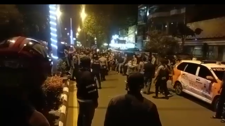 Jalan Veteran Mencekam Gara-gara Rebutan Lahan Parkir