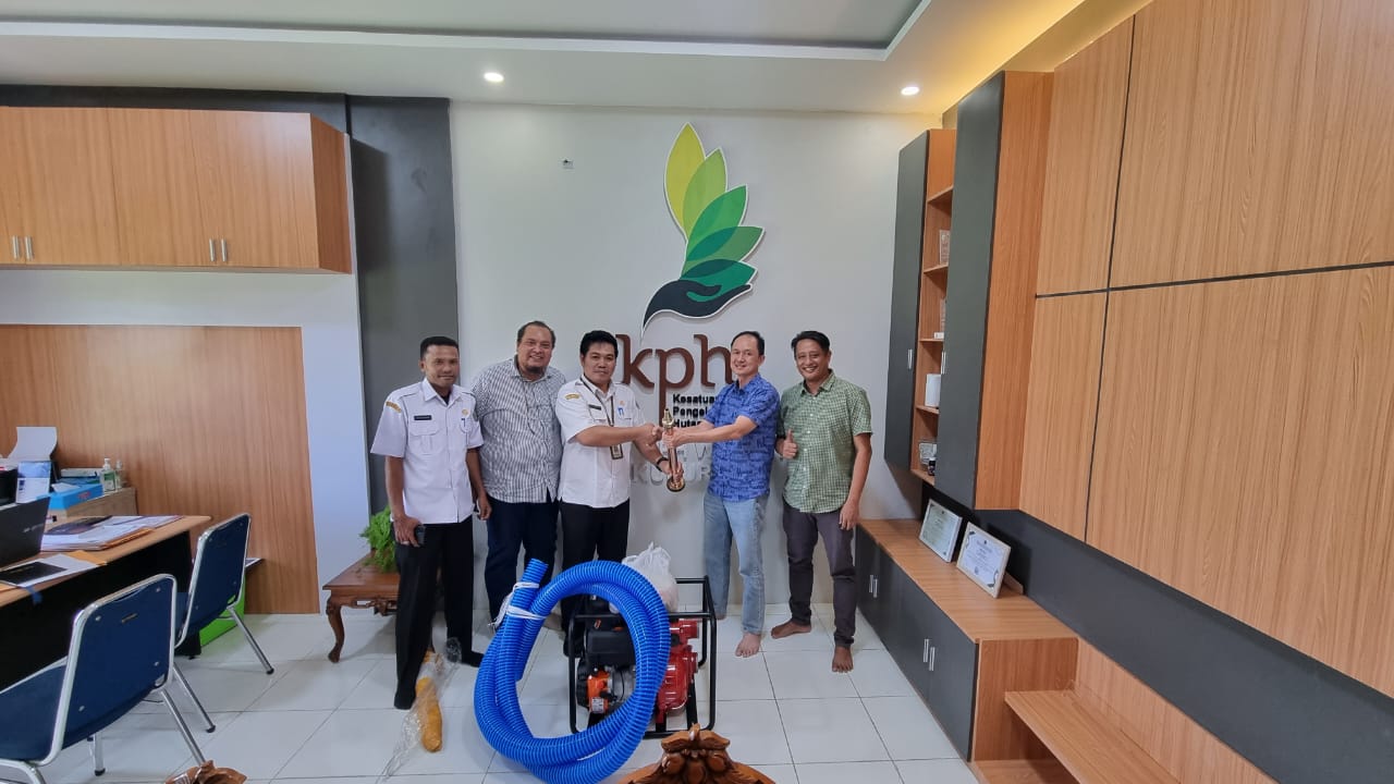 KPH Unit XXXIII Kubu Raya Menerima Bantuan Pompa Pemadam Kebakaran