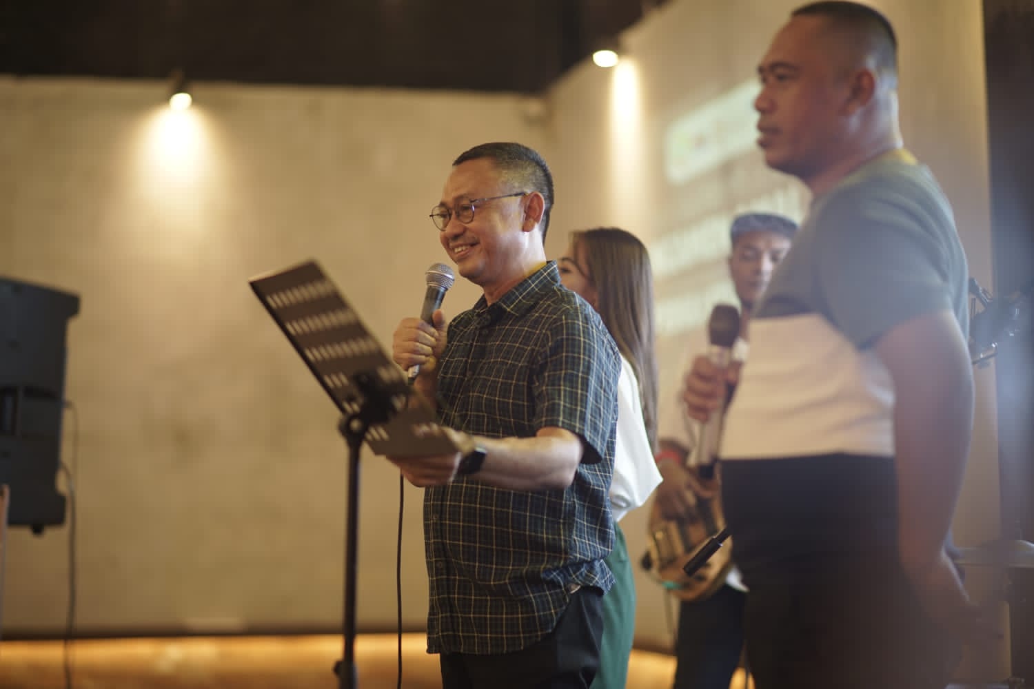 "Ngamen Amal", Wali Kota dan Ketua DPRD Kota Pontianak Nyanyi Bareng