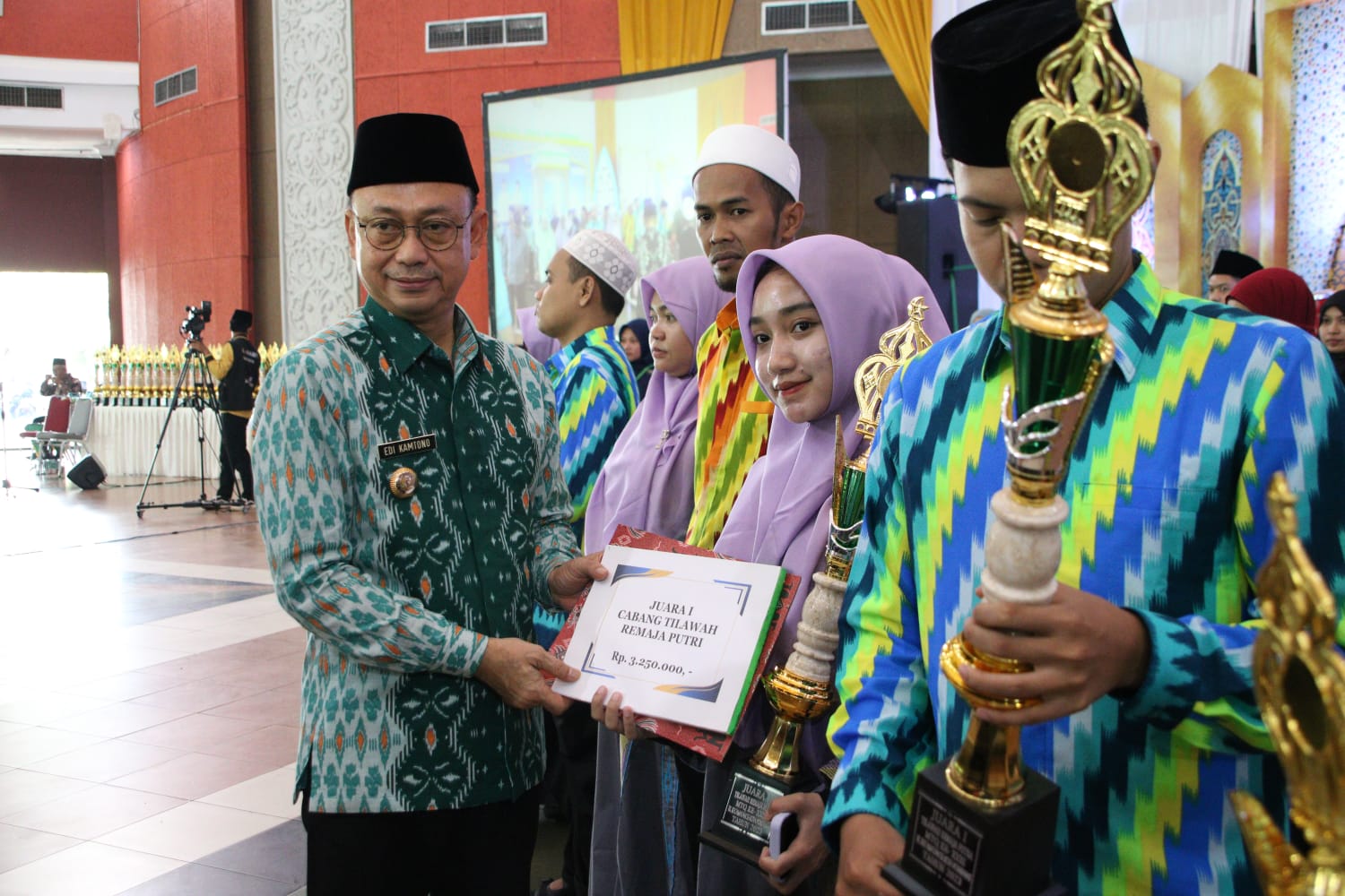 Kafilah Pontianak Kota Boyong Juara I MTQ Tingkat Kota