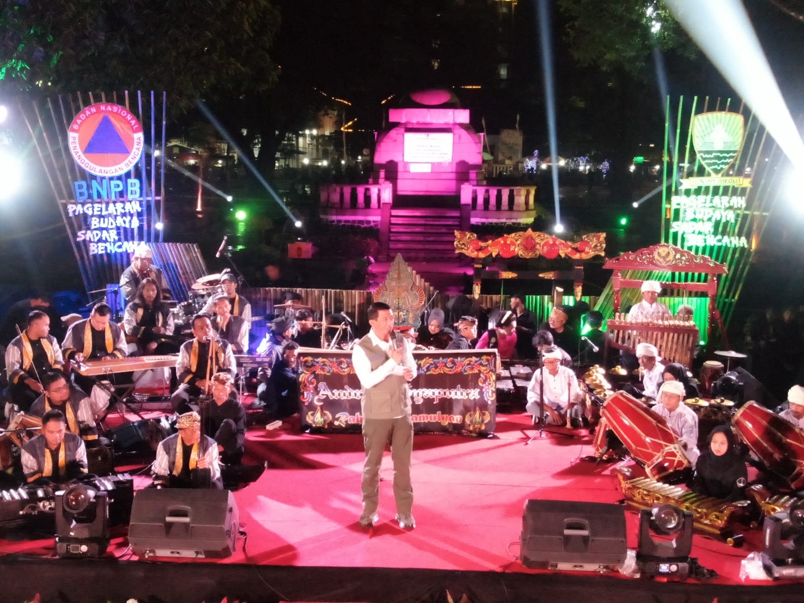 BNPB Suguhkan Warga Pentas Budaya Lokal dengan Pesan Kebencanaan