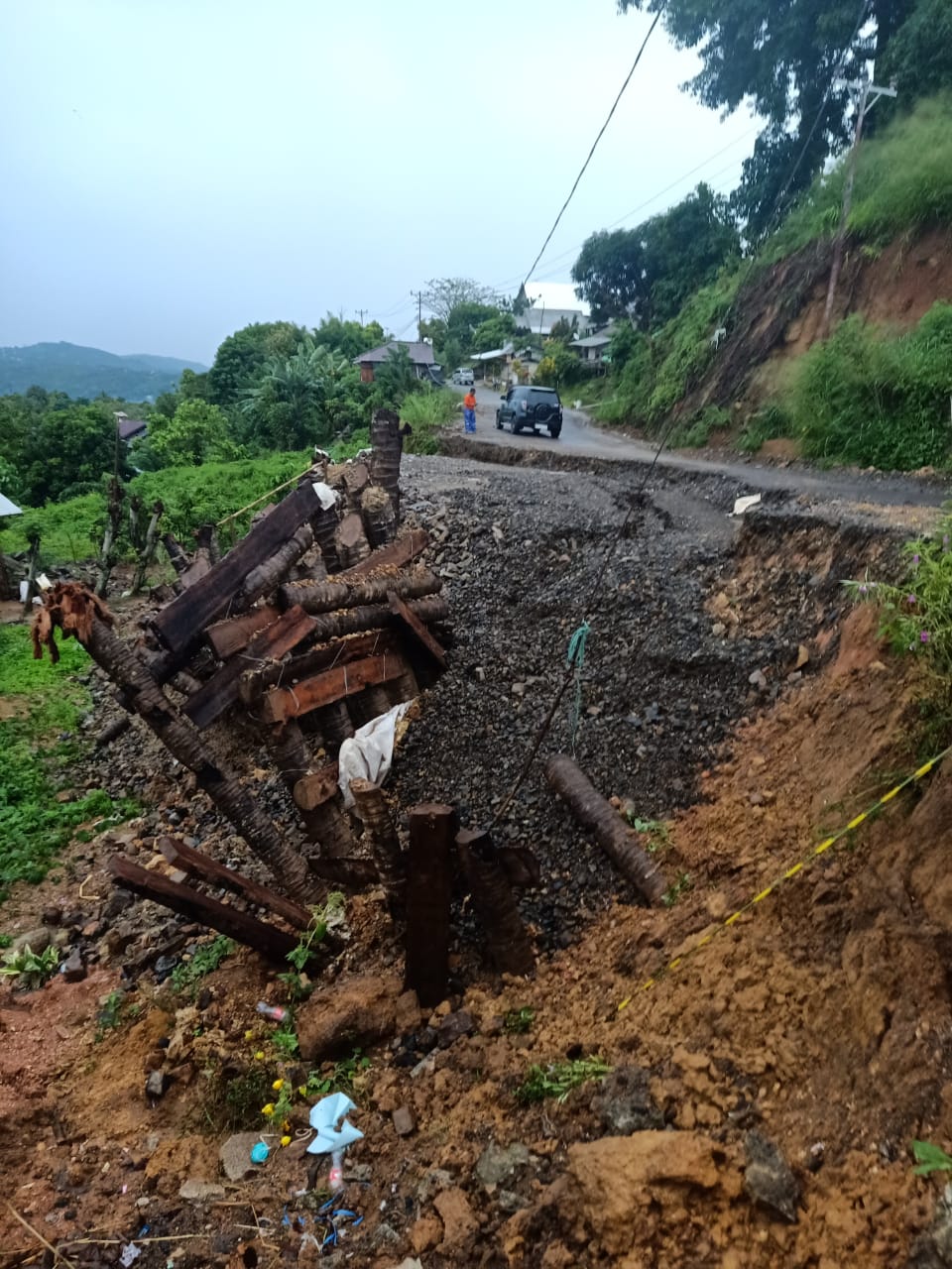 Hujan Lebat Akibatkan Banjir dan Longsor