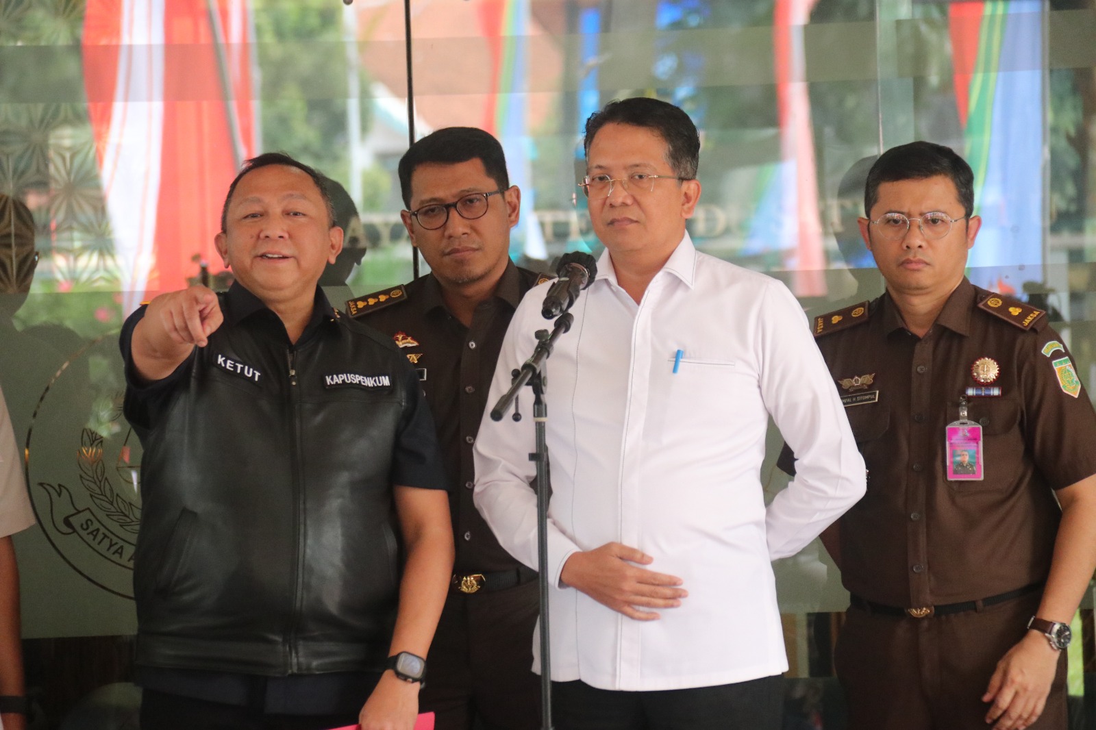 Kamis Kembalikan Uang Rp27 M ,Jumat, Kantor MI Digeledah Tim Pidsus Kejagung