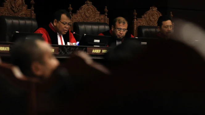 Hakim MK, Mengapa Masa Berlaku SIM Tidak 10 Tahun atau 15 Tahun ?