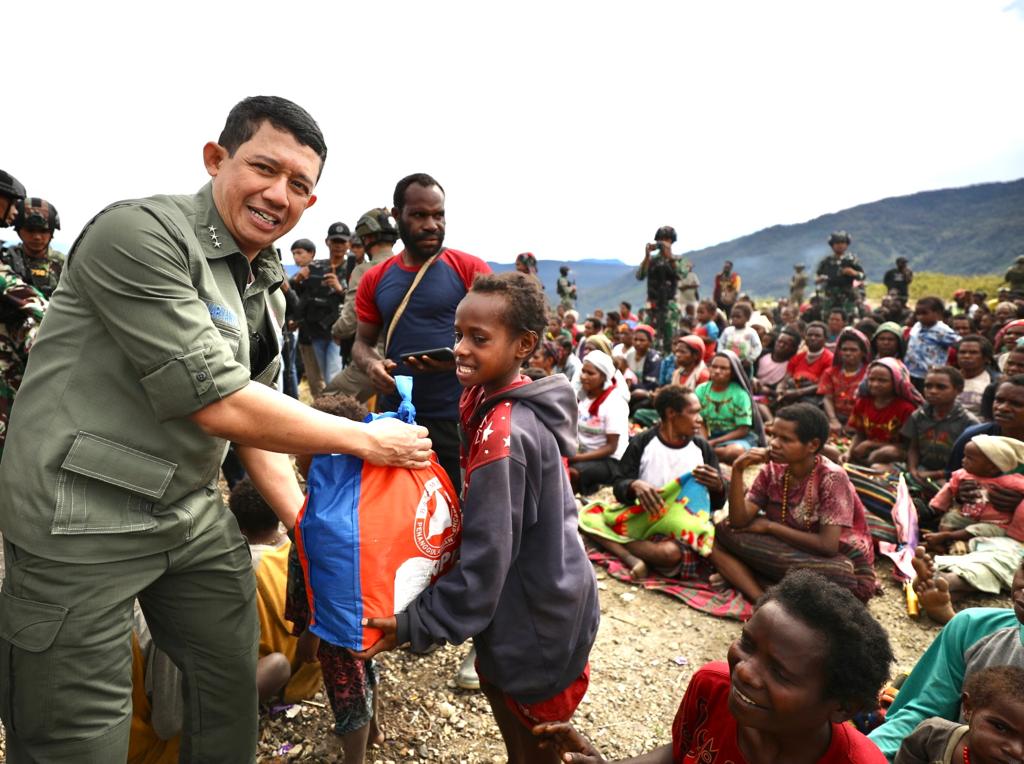Warga Kabupaten Puncak Terima Bantuan dari Pemerintah Pusat