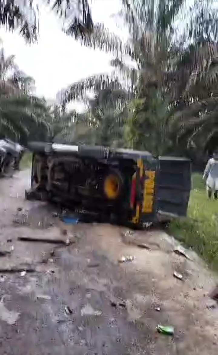 Viral !, Video Pecah Bentrok Polisi Vs Masa Pekerja di Bengkayang
