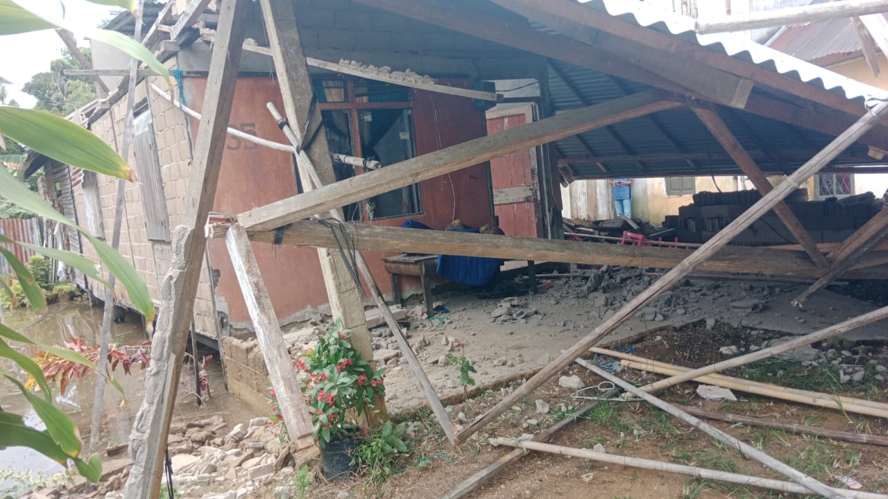 Satu Keluarga Cidera Akibat Rumah Roboh