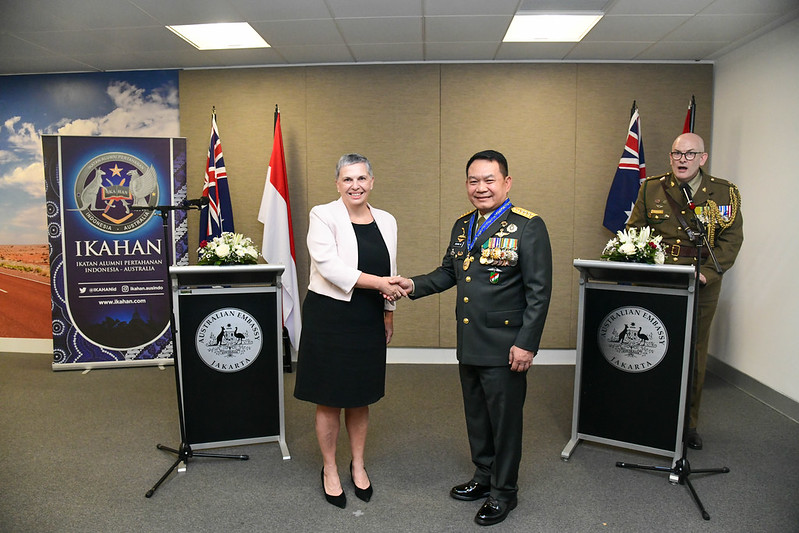 Kepala Staf Angkatan Darat Indonesia periode 2021 - 2023  Terima Tanda Kehormatan Australia