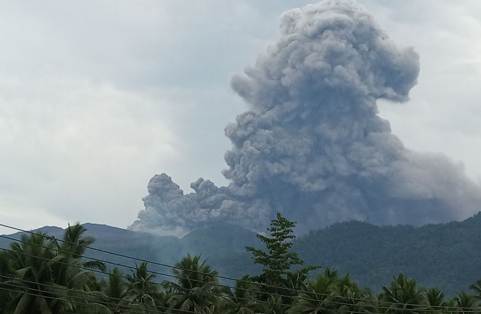 Gunungapi Dukono Erupsi, Tinggi Kolom Letusan Capai 1.900 Meter