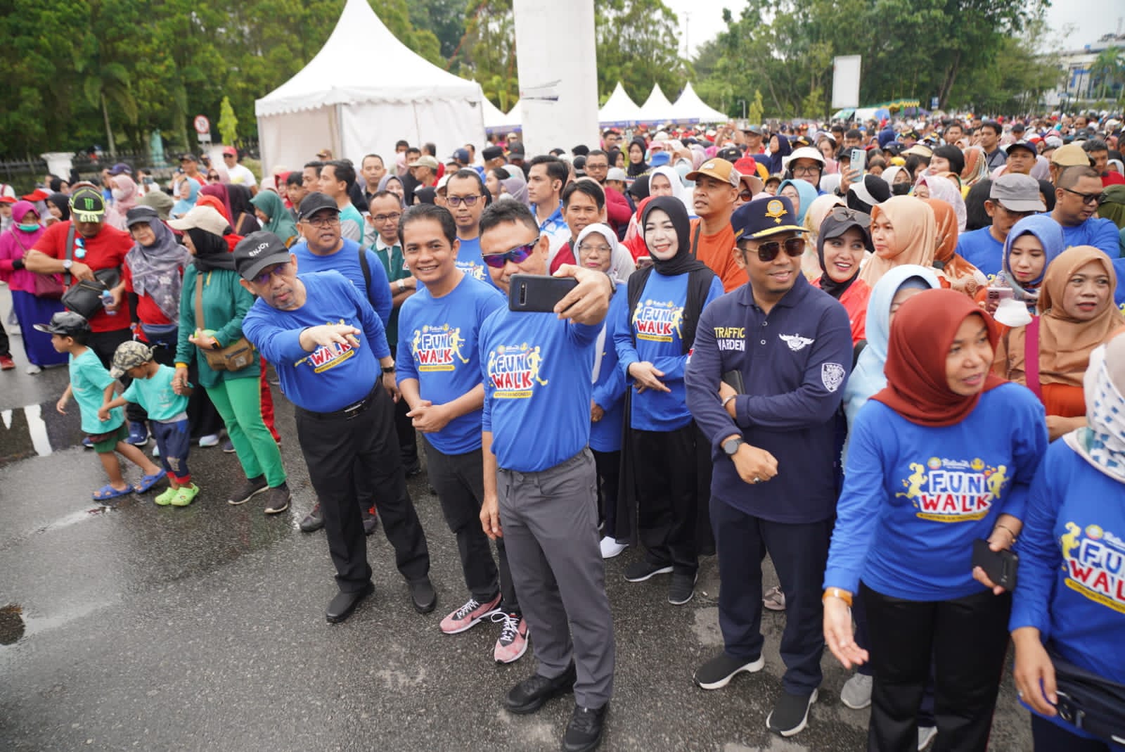 Pererat Kebersamaan,Ribuan Pegawai Pemkot Pontianak Ikut Fun Walk