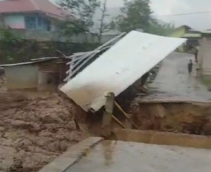 Banjir Bandang Menerjang, Puluhan Jiwa Mengungsi
