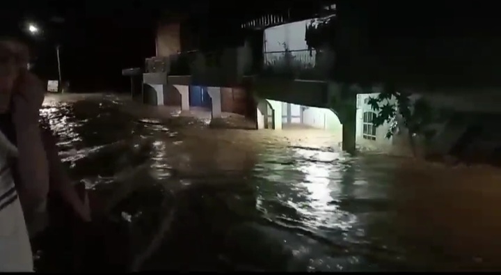 Bengkayang Dihantam Banjir Bandang, Warga Harus Segera Dievakuasi