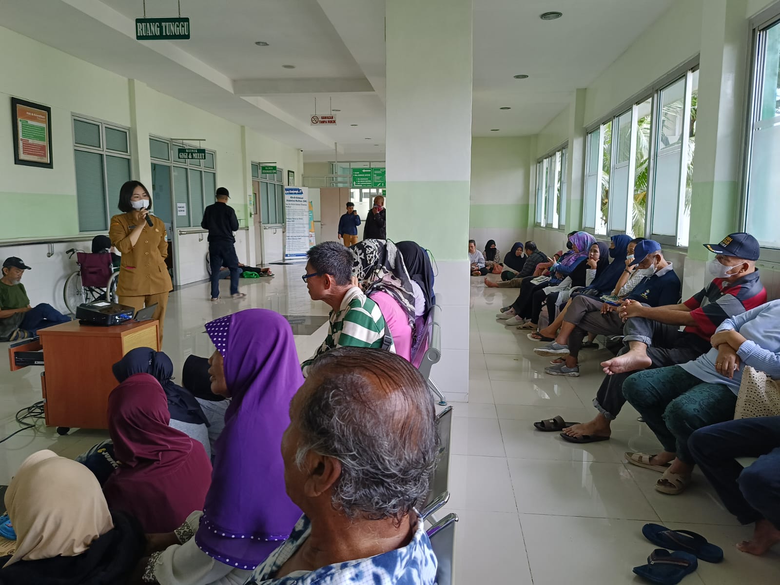 Waspada Penyakit Gigi dan Mulut pada Dewasa dan Lansia