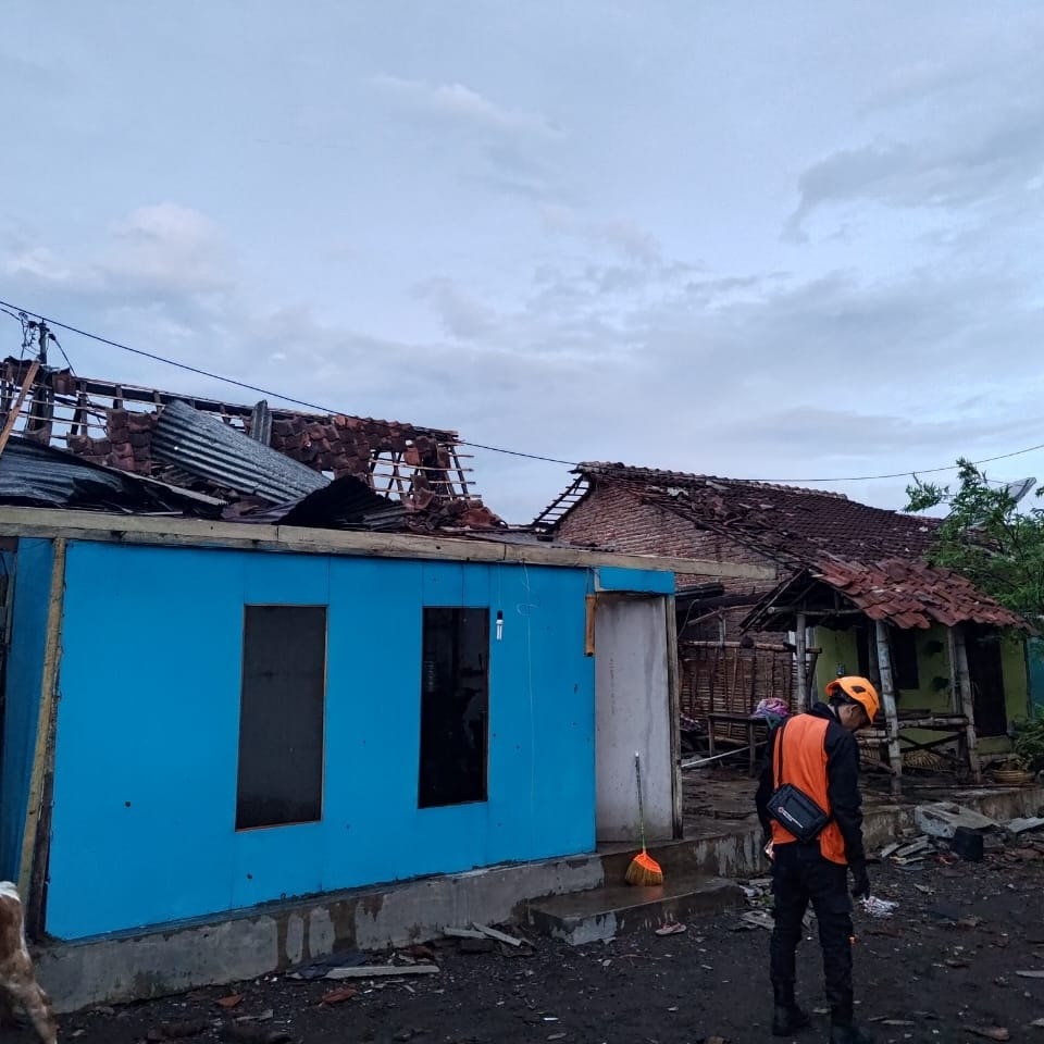 Diterjang Angin Kencang , 202 Rumah Rusak