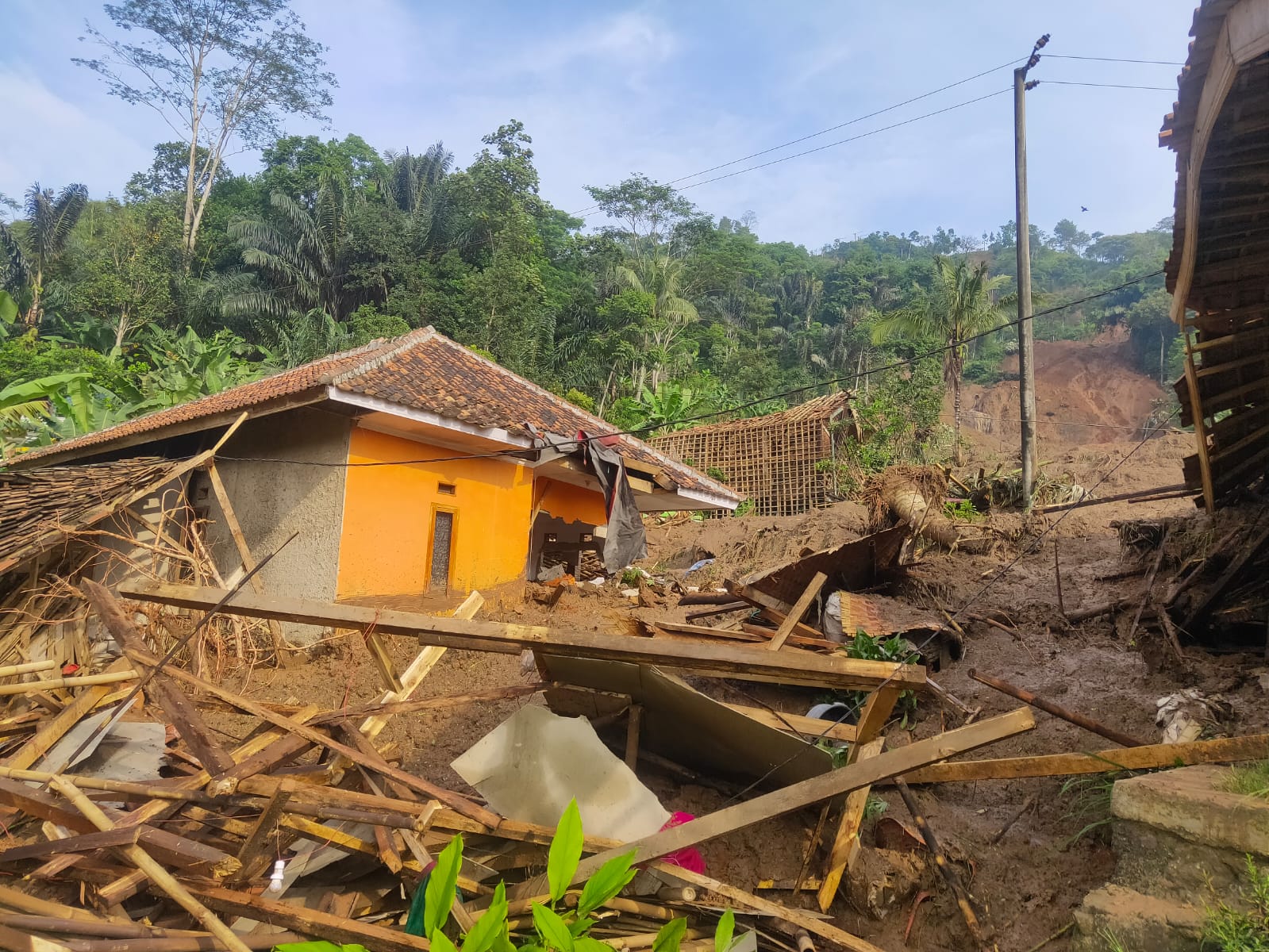 9 Orang Hilang Dampak Banjir Bandang dan Longsor di Bandung Barat