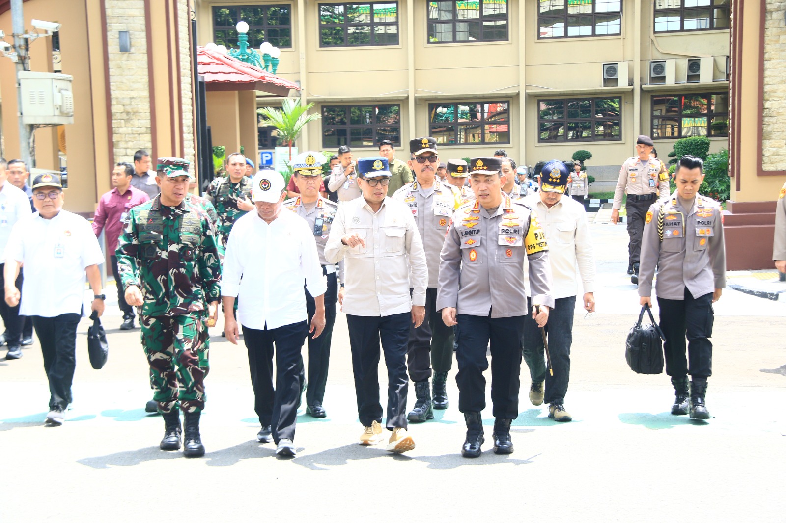 Pastikan Keamanan Arus Balik, Kapolri Patroli Udara Jalur Tol