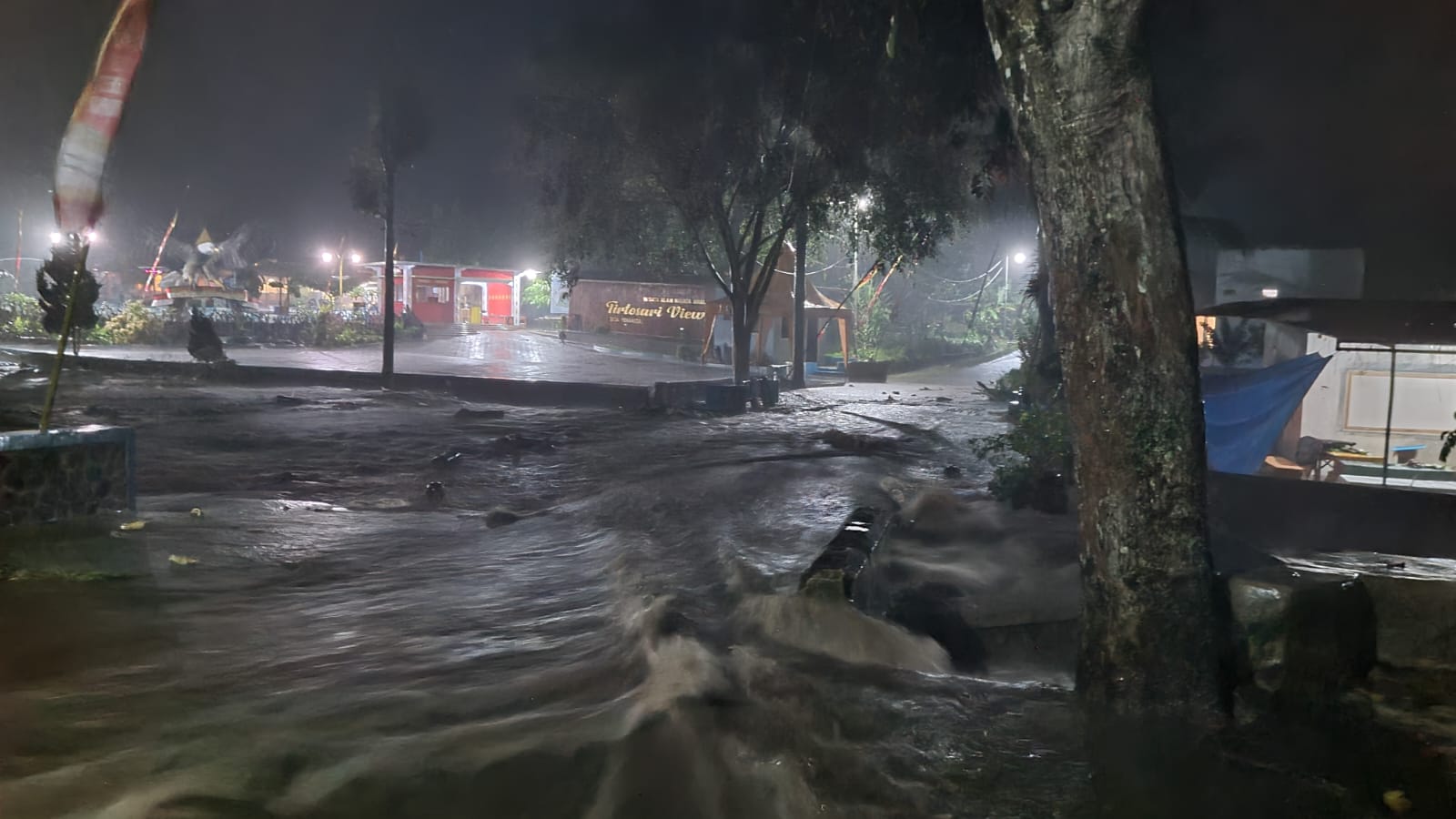 Banjir Lahar Dingin Gunung Semeru, Warga Evakuasi Mandiri