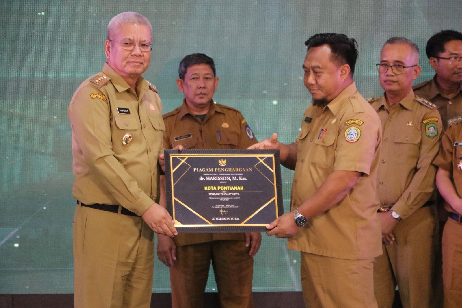 Pontianak Sabet Penghargaan Pembangunan Kota Terbaik Tingkat Provinsi