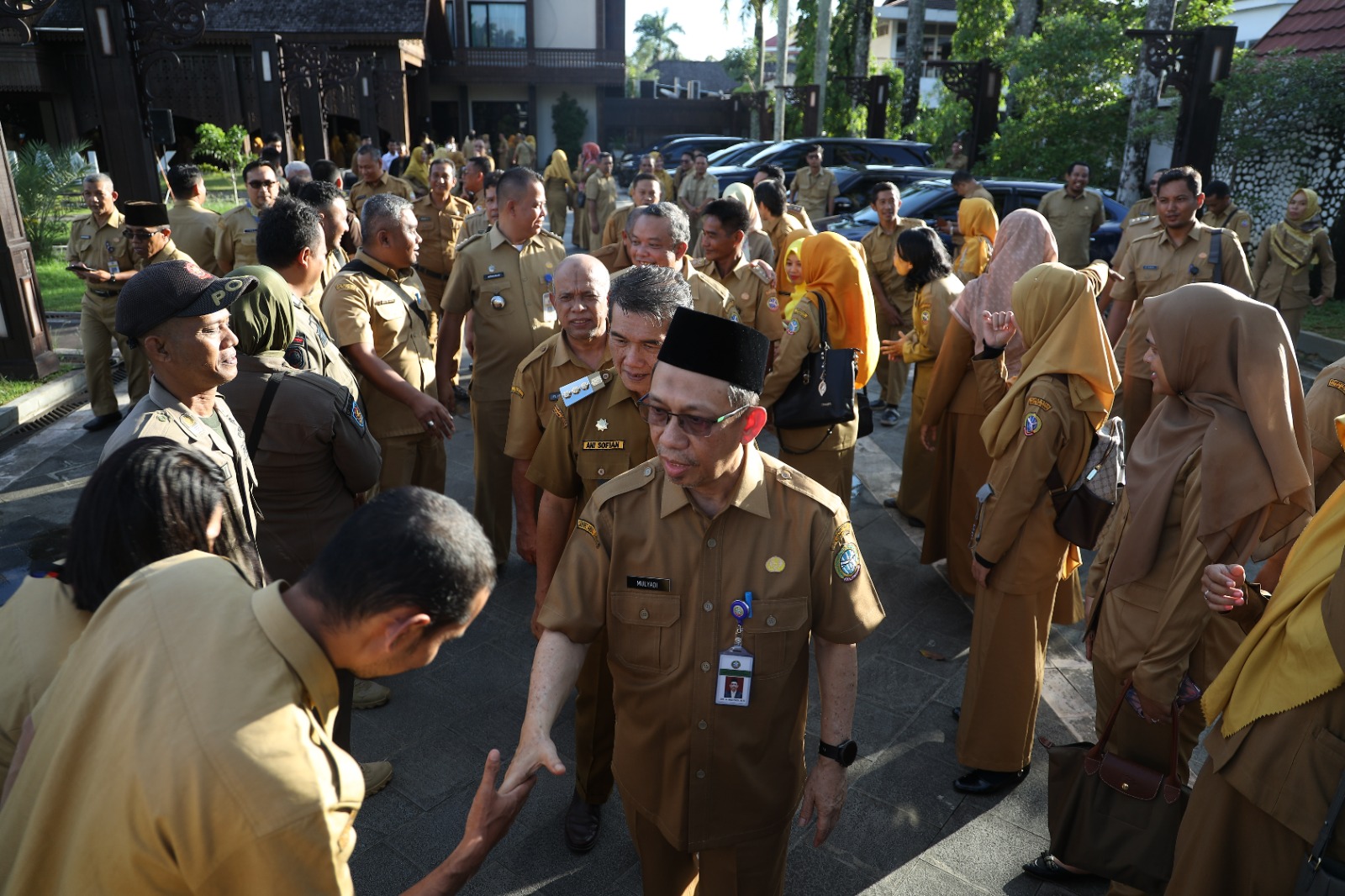 Masuki Masa Purna Bhakti, ASN Pemkot Iringi Pelepasan Sekda Mulyadi