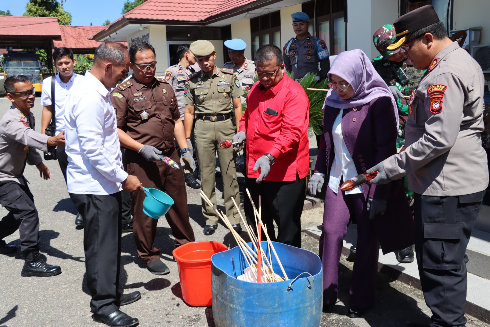 Polres Landak Musnahkan Barang Bukti Operasi Pekat