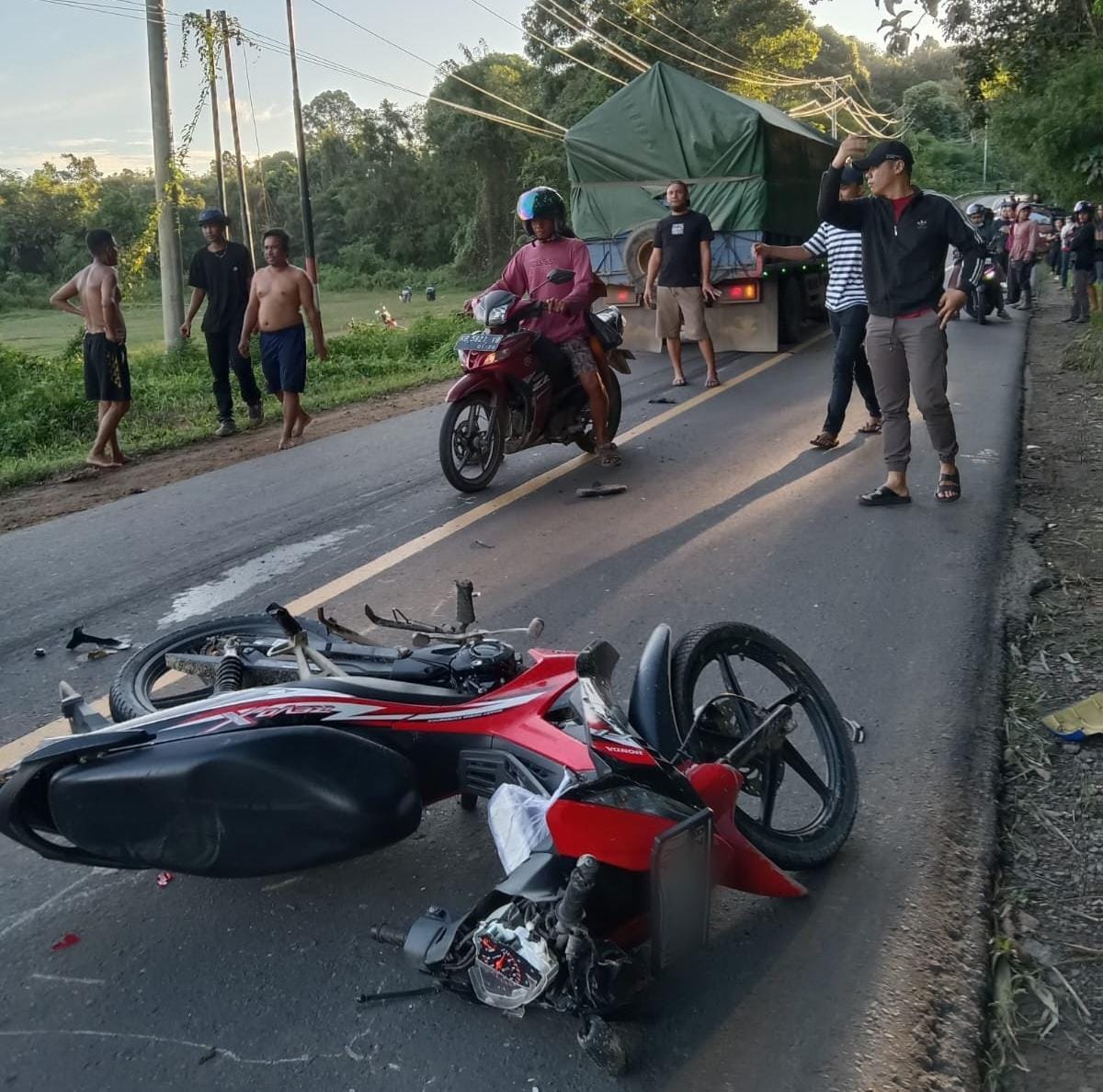 Sepmot Terlibat Kecelakaan dengan 2 Mobil, 2 Orang Tewas Ditempat