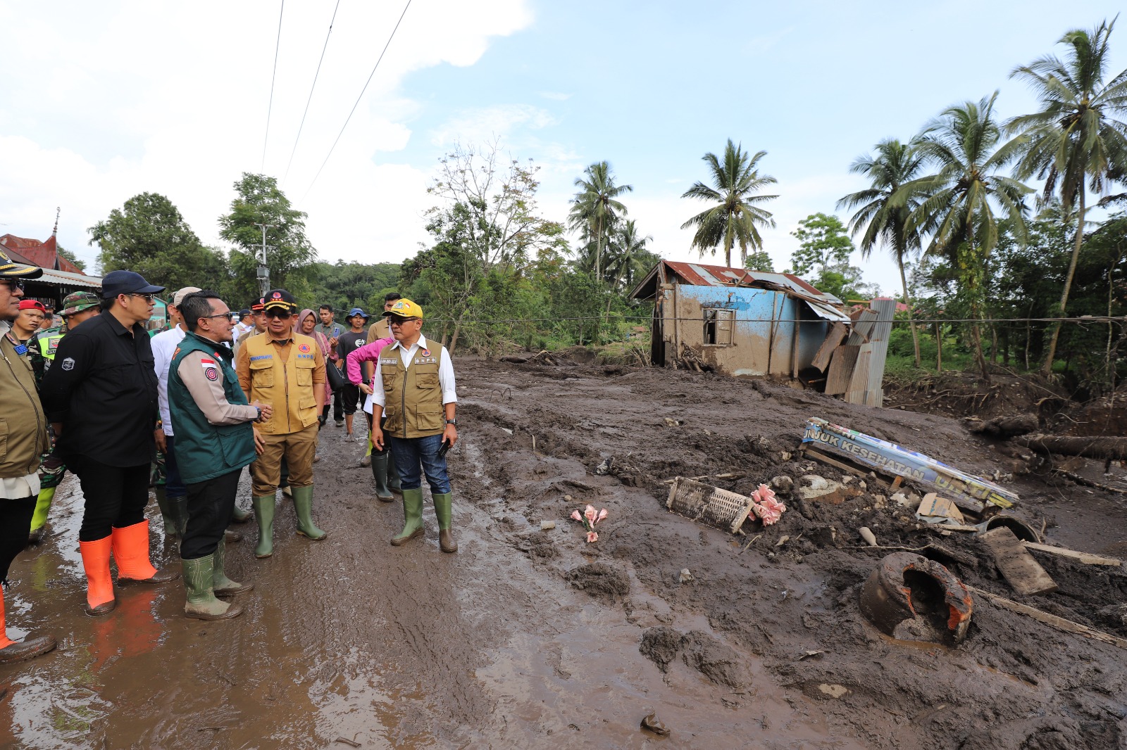 Banjir Lahar dan Longsor Sumatra Barat: Korban Jiwa Capai 50 Orang, Pemerintah Upayakan Penanganan Terbaik
