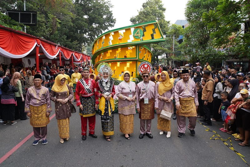 Mobil Hias Replika Tanjak Motif Corak Insang Pikat Warga Solo