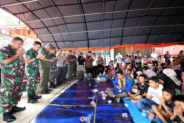 Kunjungi Pengungsian, Kepala BNPB Pastikan Kebutuhan Dasar Warga Terdampak Terpenuhi