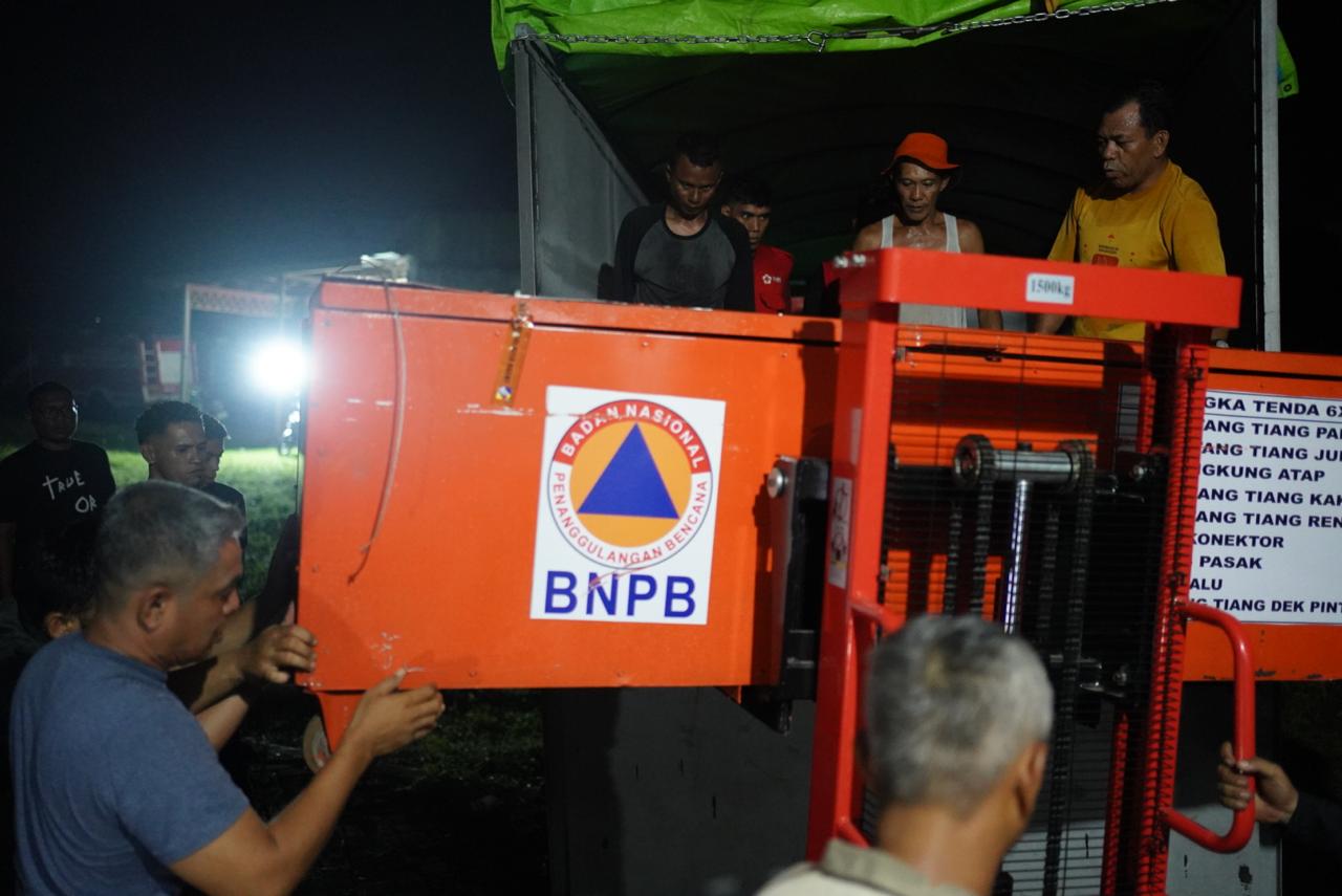 Bantuan 16 Ton BNPB untuk Warga Terdampak Erupsi Gunungapi Ibu Tiba di Halmahera Barat