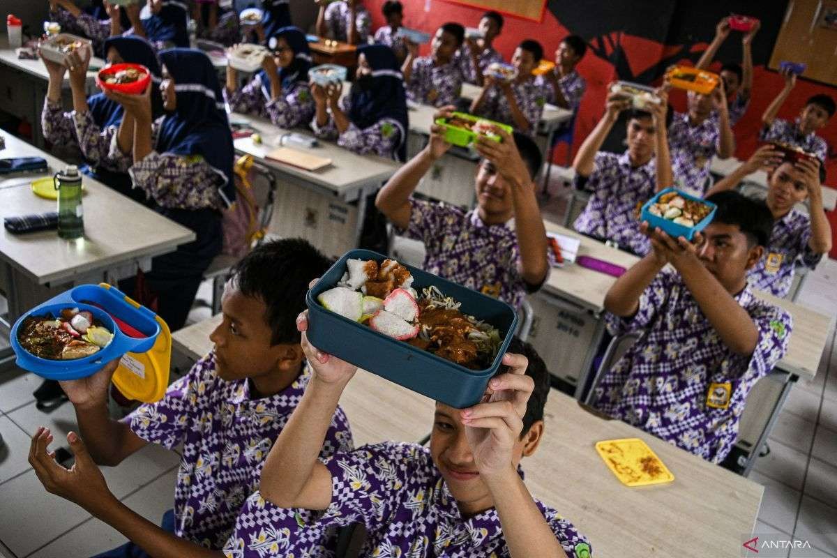 Bantah Belajar Program Makan Siang Gratis, Ini Alasan Kunker Komisi IV DPR ke Swedia