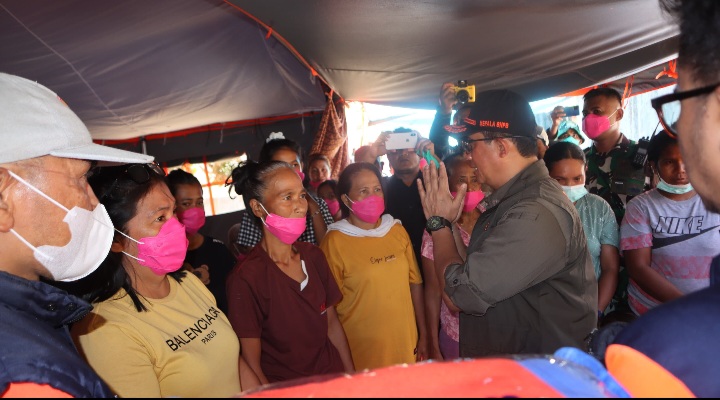 Kepala BNPB Tinjau Pengungsian Warga Terdampak Erupsi Gunungapi Ibu