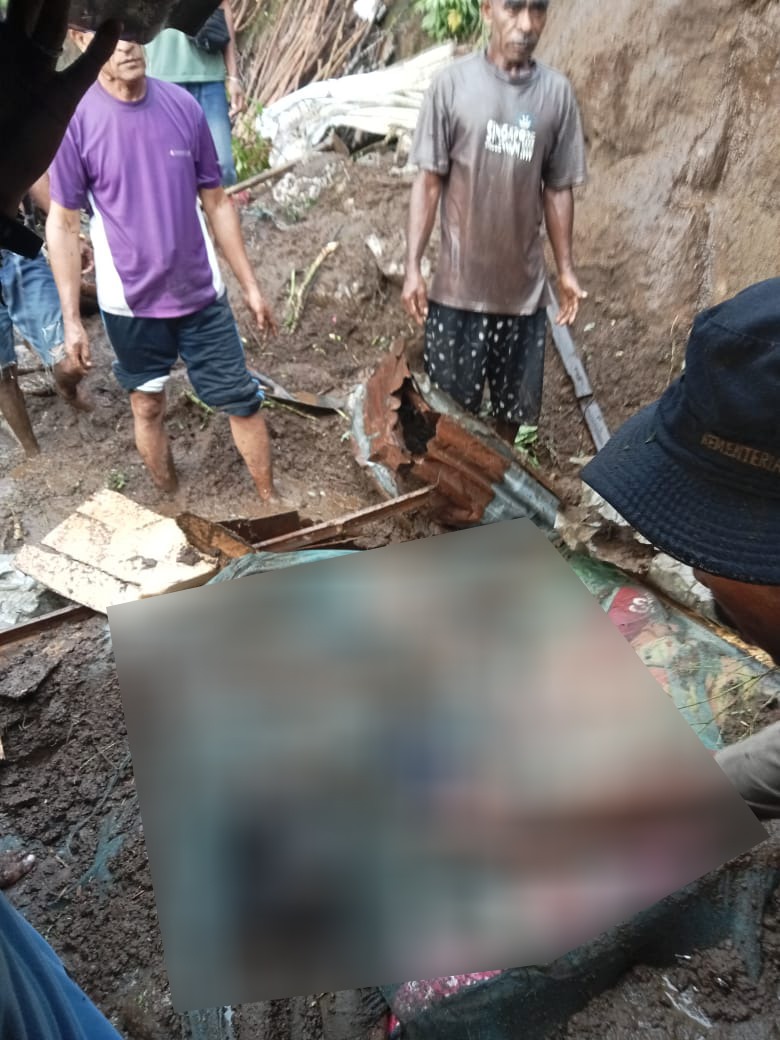 Longsor Timbun Satu Rumah, 4 Nyawa Melayang