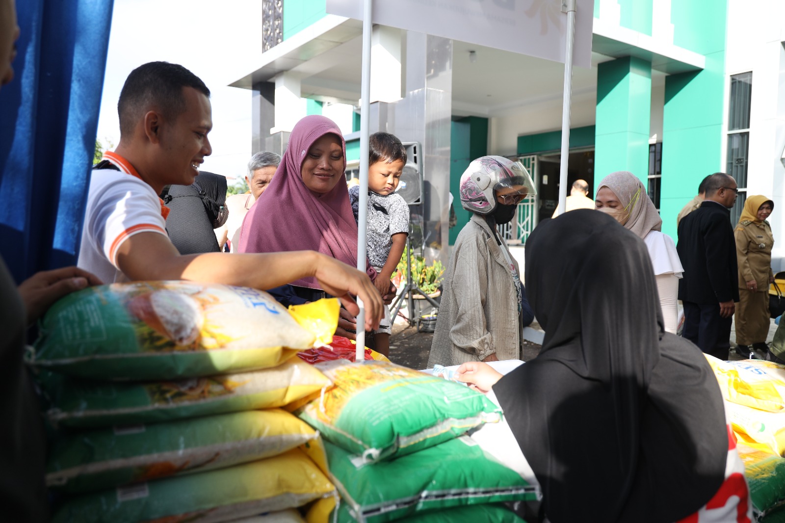 Pemkot Pontianak Kembali Gelar Operasi Pasar Murah, Upaya Entaskan Kemiskinan