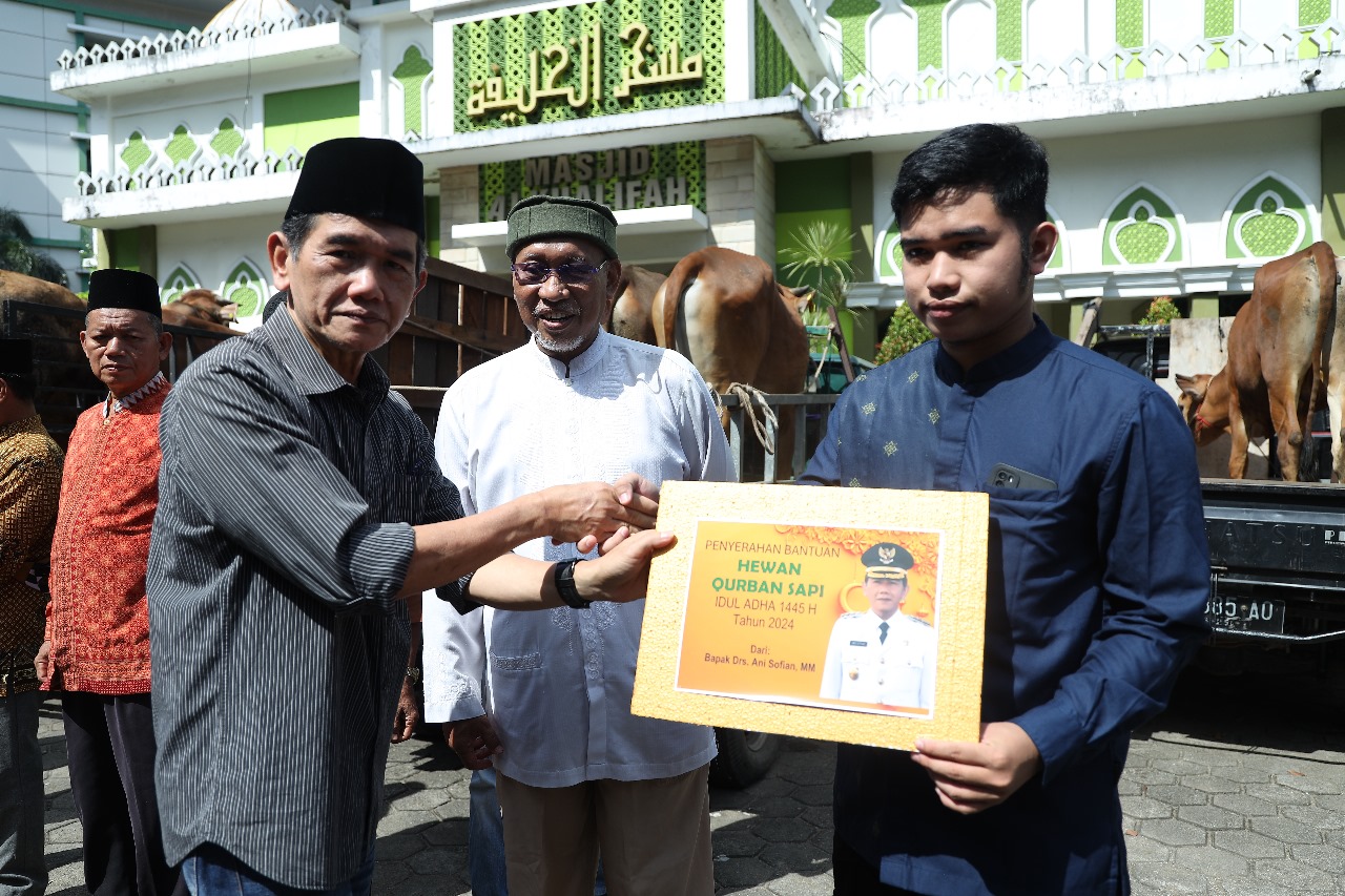 Pemkot Pontianak Salurkan 41 Hewan Kurban