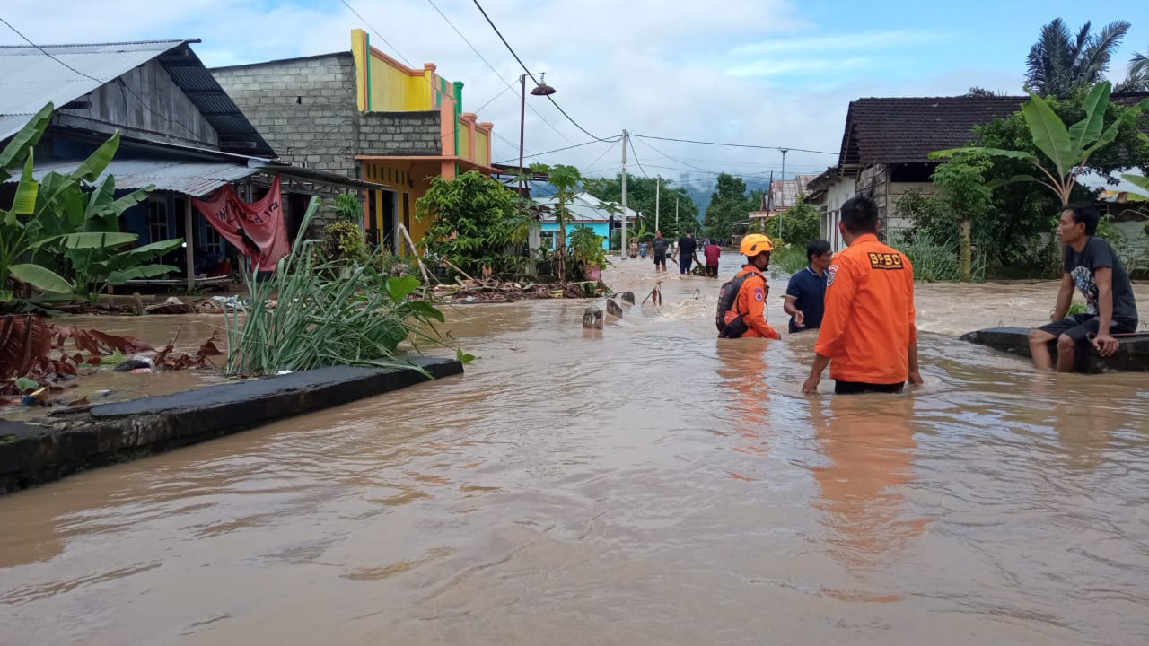 Akibat Hujan Deras, Ratusan Rumah Terendam Banjir