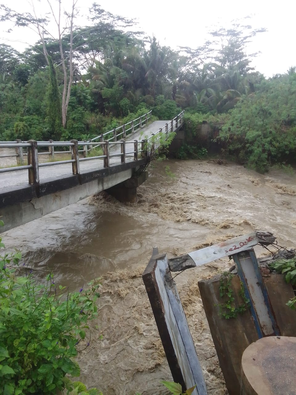 Lima Kecamatan Terdampak Banjir, Jembatan Penghubung Desa Rusak
