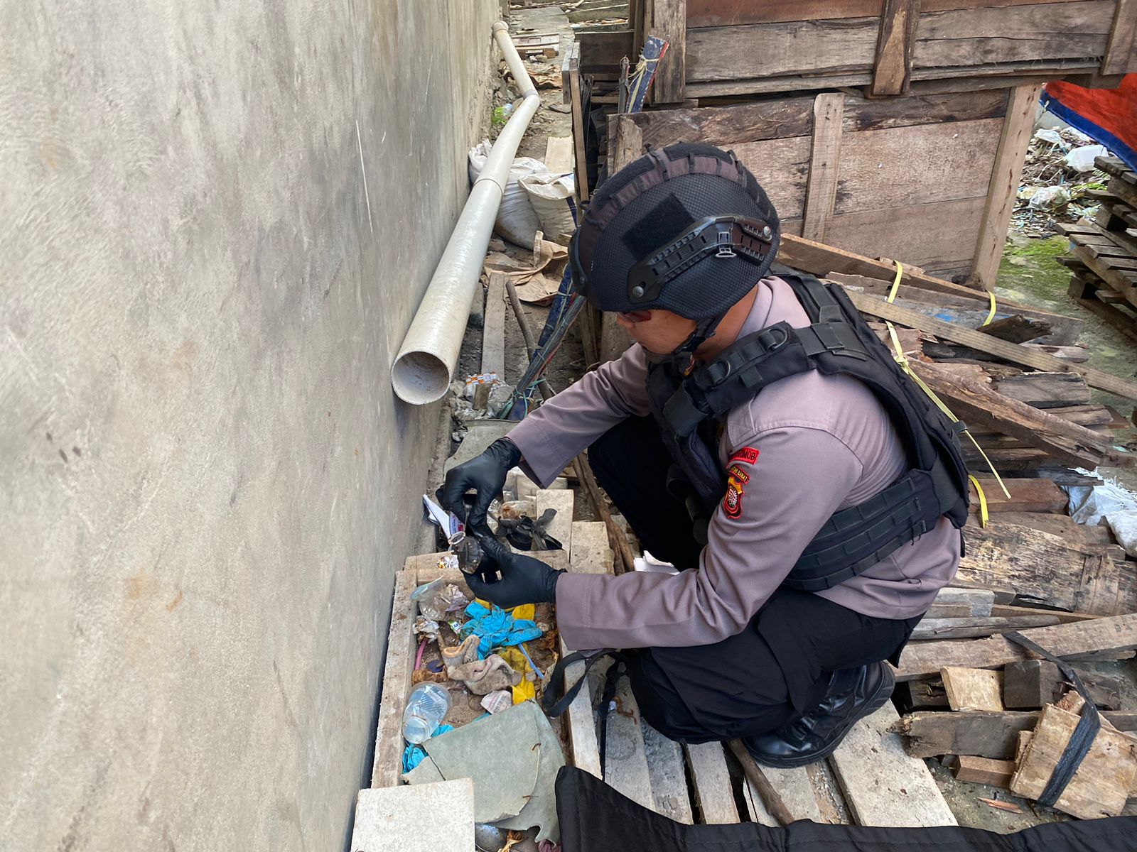 Wah ! Ada Granat Aktif di Area Pergudangan Parit Sembin