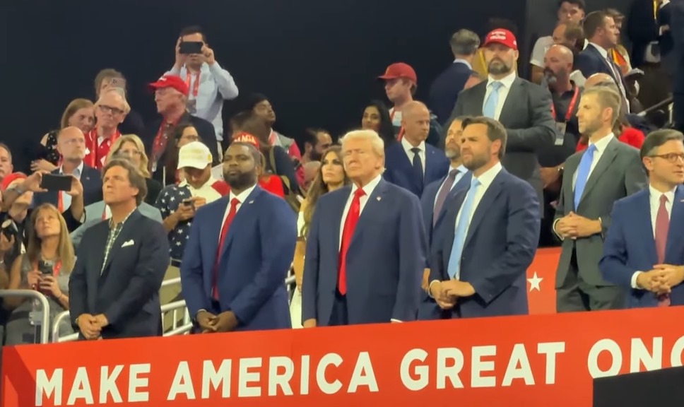 Penampakan Pertama Trump Paska Insiden Penembakan: Umumkan JD Vance sebagai Cawapres di Konvensi Nasional Partai Republik