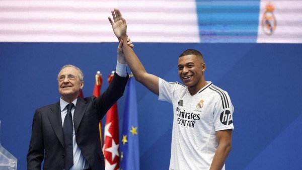 Kylian Mbappé Resmi Bergabung dengan Real Madrid, Disambut Meriah di Santiago Bernabéu