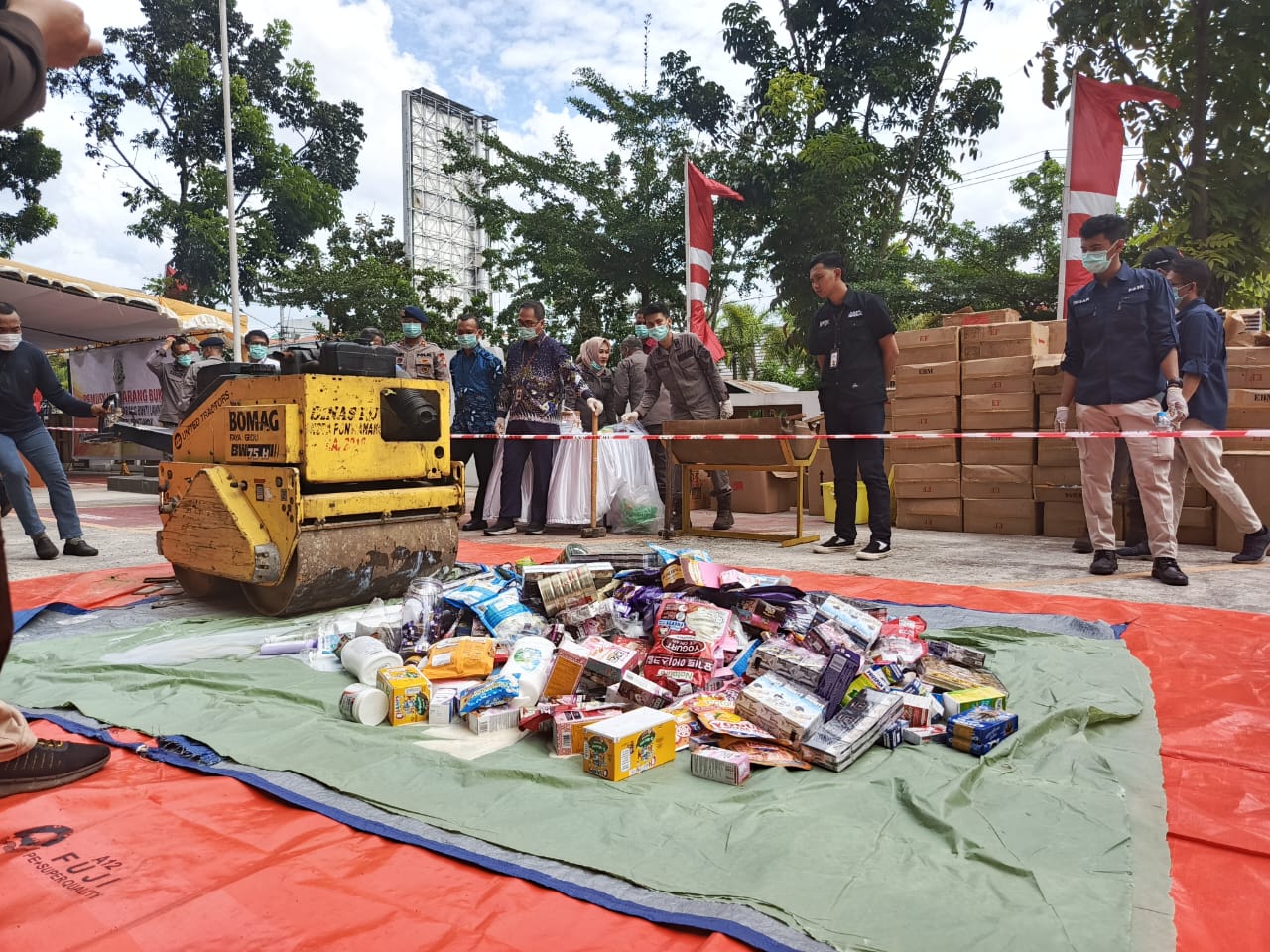 Kejari Pontianak Musnahkan Barang Bukti dari 79 Perkara