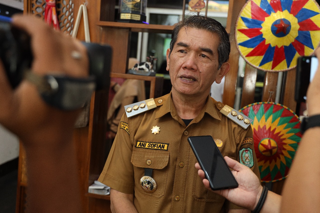 Ani Sofian Pinta Warga Tidak Bakar Lahan dan Bakar Sampah